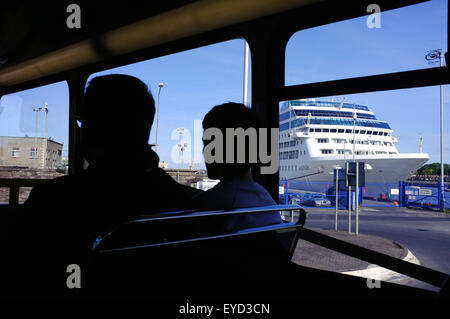 Les passagers de l'aéroport de Dublin carte d'autobus un traversier sur le trajet de l'aéroport du centre-ville. Banque D'Images