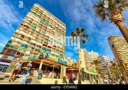 La vie de la rue au bord de mer. Benidorm. Alicante. Communauté de Valence. Espagne Banque D'Images