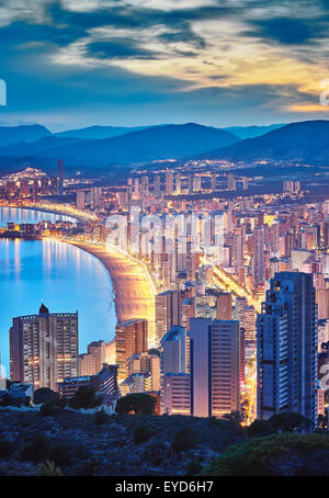 Vue aérienne de la plage de l'Est et l'horizon par le coucher du soleil. Benidorm. Alicante. Communauté de Valence. Espagne Banque D'Images