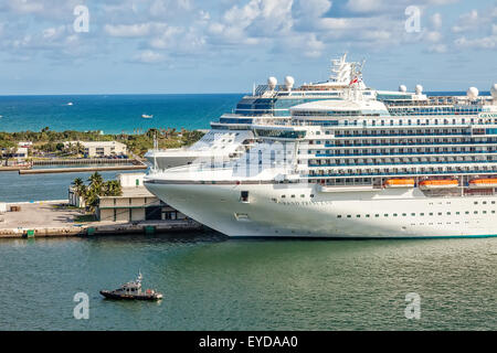 Les bateaux de croisière ancrés dans le Port Everglades, l'un des plus grands ports de croisière dans l'Unite Banque D'Images