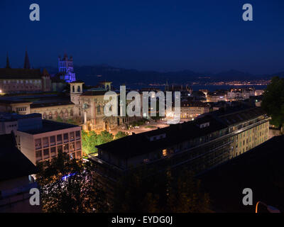 Lausanne centre-ville le soir, donnant sur la Place de la Riponne Banque D'Images