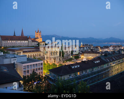 Lausanne centre-ville le soir, donnant sur la Place de la Riponne Banque D'Images