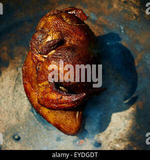 Tournedos de poulet mariné et farcis d'une canette de bière Banque D'Images