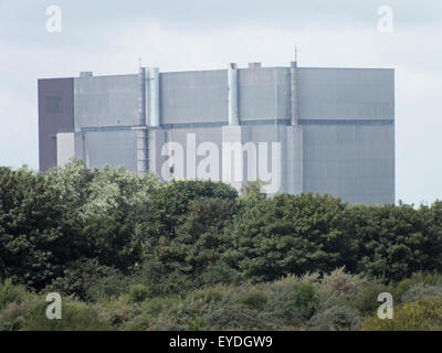 Heysham, Morecambe, UK. 27 juillet, 2015. L'image de fichier la FED ont confirmé que le réacteur numéro 7 de la centrale nucléaire d'Heysham 2, sur la rive sud de la baie de Morecambe près de Morecambe, Lancashire, a été mis hors ligne à 13:48 CEST en raison d'exigences opérationnelles' 'la cause de l'arrêt imprévu est à l'étude et il a été rapporté que le réacteur sera hors ligne pour les sept prochains jours. Crédit : David Billinge/Alamy Live News Banque D'Images