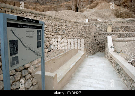 Louxor, Égypte, Vallée des Rois, l'entrée de la tombe d'Horemheb (KV57) Banque D'Images