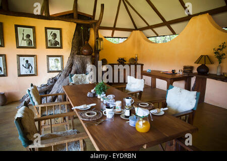 Kenya, salle à manger à Kitich camp ; Mathews Mountain Range Banque D'Images