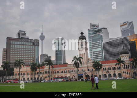 La Malaisie sur les toits de la ville avec des bâtiments célèbres, des tours et des gratte-ciel de Kuala Lumpur, l'Asie. Banque D'Images