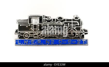 Un train à vapeur britannique émail insigne. LNER Classe N2 4744 0-6-2T réservoir latéral locomotive à vapeur Banque D'Images