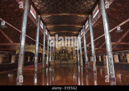 Salle de prière au Wat Jong Kham Kyaing Tong, l'État Shan, Myanmar, Golden Triangle Banque D'Images