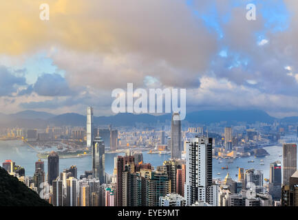 Hong Kong Coucher de soleil sur le port de Victoria comme vu au sommet de Victoria Peak, Chine Banque D'Images