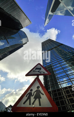 Banque de Hong Kong Skysraper avec ciel bleu, Chine Banque D'Images