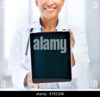 African female doctor with tablet pc Banque D'Images