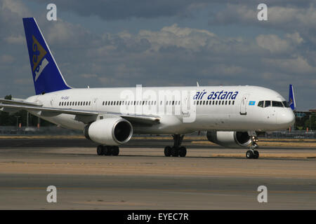 AIR ASTANA 757 Banque D'Images