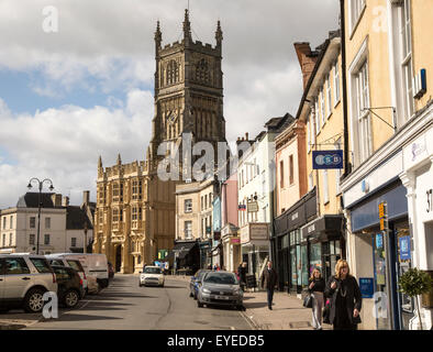 Eglise et bâtiments historiques dans le centre-ville, Cirencester, Gloucestershire, Angleterre, Royaume-Uni, Banque D'Images