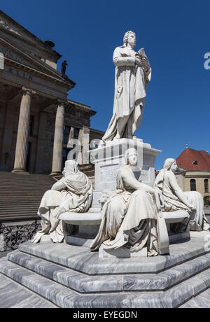 Gendarmenmarkt Berlin, Allemagne - Statue devant les concerts berlin et dôme français Banque D'Images