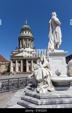 Gendarmenmarkt Berlin, Allemagne - Statue devant les concerts berlin et dôme français Banque D'Images