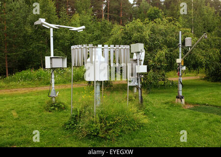 Les instruments météorologiques de l'été dans un jardin botanique Banque D'Images