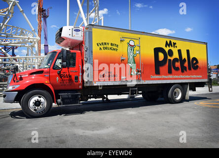 M. Pickle camion livraison condiments dans Coney Island, Brooklyn, New York Banque D'Images