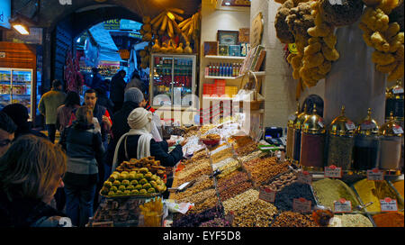 Les fruits secs dans le bazar aux épices, Istanbul, Turquie Banque D'Images