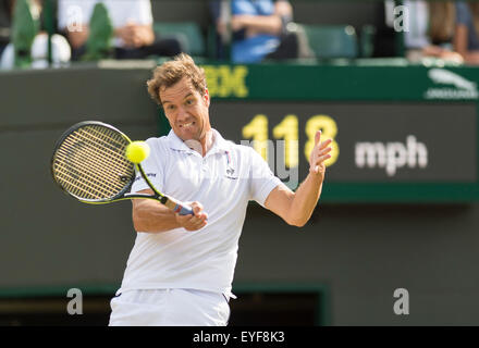 08.07.2015. Le Wimbledon Tennis Championships 2015 tenue à l'All England Lawn Tennis et croquet Club, Londres, Angleterre, Royaume-Uni. Stan WAWRINKA (SUI) [4] (la barbe) v Richard Gasquet (FRA) [21] Banque D'Images