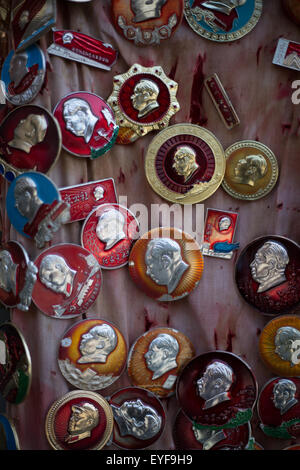 Le président Mao memorabilia, vendus comme souvenirs, à Pékin, en Chine. Banque D'Images