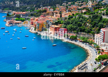 Vue aérienne de Villefranche-sur-Mer sur la côte d'Azur, France, et la mer Méditerranée Banque D'Images