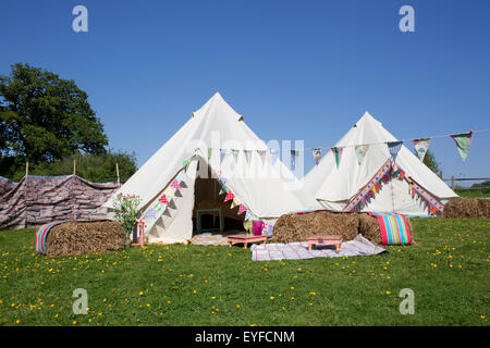 Camping en tente sur Grittenham Bell ferme, Tillington, UK Banque D'Images