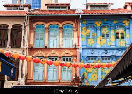 Maisons typiques du quartier de Chinatown à Singapour. Banque D'Images