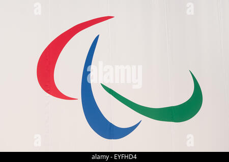 Vue générale, le 24 juillet 2015 : le logo paralympique est perçu avant le dévoilement du Tokyo 2020 Jeux olympiques et paralympiques d'emblèmes officiels à Tokyo à Tokyo le 24 juillet 2015. Le Comité d'organisation de Tokyo des Jeux olympiques et paralympiques ont dévoilé les emblèmes le vendredi, pour marquer l'exactement cinq ans avant l'ouverture des Jeux d'été de 2020 à Tokyo. © AFLO/Alamy Live News Banque D'Images