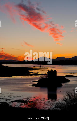 Silhouette de Château de Stalker au crépuscule ; Appin, Argyll and Bute, Ecosse Banque D'Images