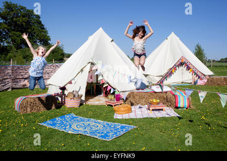 Camping en tente sur Grittenham Bell ferme, Tillington, UK Banque D'Images