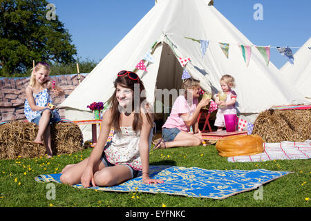 Camping en tente sur Grittenham Bell ferme, Tillington, UK Banque D'Images