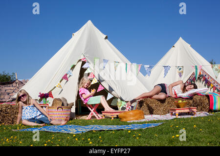 Camping en tente sur Grittenham Bell ferme, Tillington, UK Banque D'Images