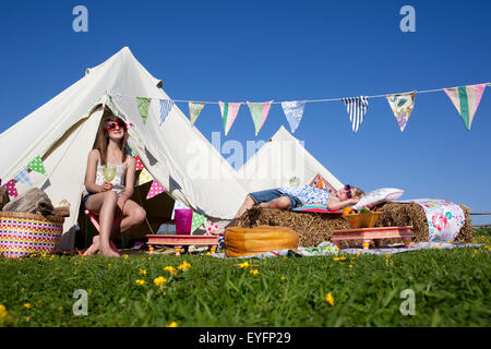 Camping en tente sur Grittenham Bell ferme, Tillington, UK Banque D'Images