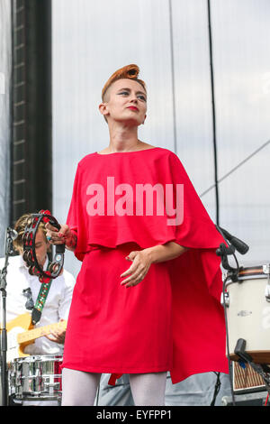 Raleigh, Caroline du Nord, USA. 28 juillet, 2015. LUCIUS porte leur tournée d'été 2015 à l'amphithéâtre Red Hat, à Raleigh, NC. Credit : Andy Martin Jr./ZUMA/Alamy Fil Live News Banque D'Images