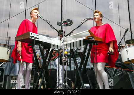 Raleigh, Caroline du Nord, USA. 28 juillet, 2015. LUCIUS porte leur tournée d'été 2015 à l'amphithéâtre Red Hat, à Raleigh, NC. Credit : Andy Martin Jr./ZUMA/Alamy Fil Live News Banque D'Images