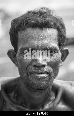 Four en briques travailleur - Province de Kandal, Cambodge Banque D'Images