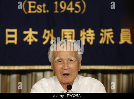 Tokyo. 29 juillet, 2015. L'ancien Premier Ministre japonais Tomiichi Murayama traite d'une conférence de presse au Club des correspondants étrangers du Japon à Tokyo le 29 juillet 2015. Credit : Stringer/Xinhua/Alamy Live News Banque D'Images