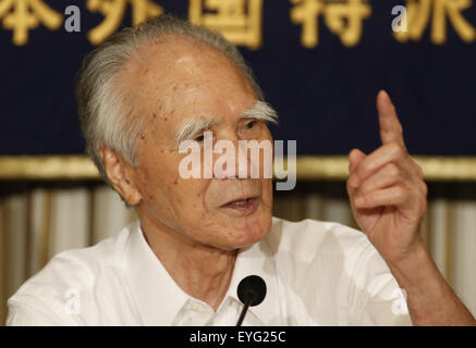 Tokyo. 29 juillet, 2015. L'ancien Premier Ministre japonais Tomiichi Murayama traite d'une conférence de presse au Club des correspondants étrangers du Japon à Tokyo le 29 juillet 2015. Credit : Stringer/Xinhua/Alamy Live News Banque D'Images