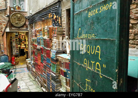 Libreria 'Acqua Alta' Book Shop à Venise Banque D'Images