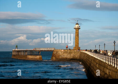 Phare de la jetée de Whitby, North Yorkshire Angleterre UK Banque D'Images