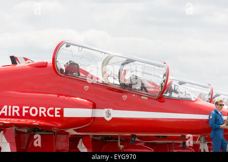 Les flèches rouges en préparation pour un affichage à l'Royal International Air Tattoo à Fairford 2015 RAF Banque D'Images