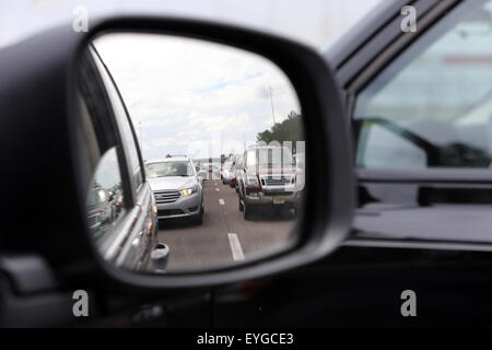 Lake City, United States, en regardant le côté droit miroir d'une voiture Banque D'Images