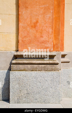 De l'ancienne colonne résumé dans le pays de l'Europe l'Italie et en brique Banque D'Images