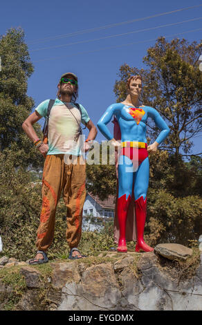 Concept de Superman avec l'homme dans couvercle rouge Banque D'Images