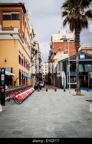 Les plus belles rues du quartier de Barceloneta à Barcelone Banque D'Images