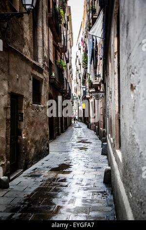 Rue étroite dans El Born, Barcelone, Espagne Banque D'Images