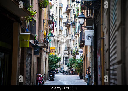 Rue étroite dans El Born, Barcelone, Espagne Banque D'Images