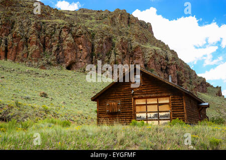 Un vieux chalet dans les montagnes de San Juan, au Colorado Banque D'Images