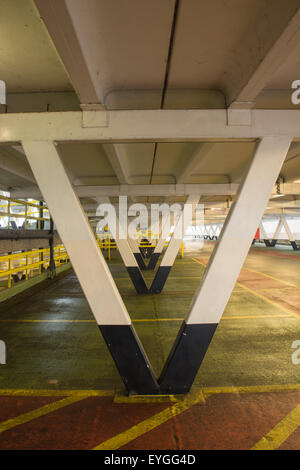 Parking à étages Banque D'Images